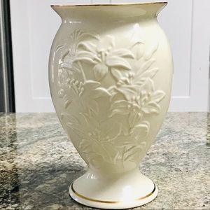⭐️Host Pick⭐️  Lenox Lily Vase